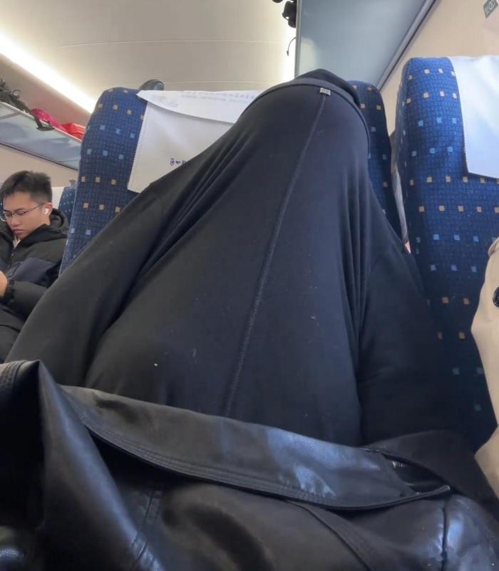 这衣服弹性真好，哪里有卖呢。 ​​​