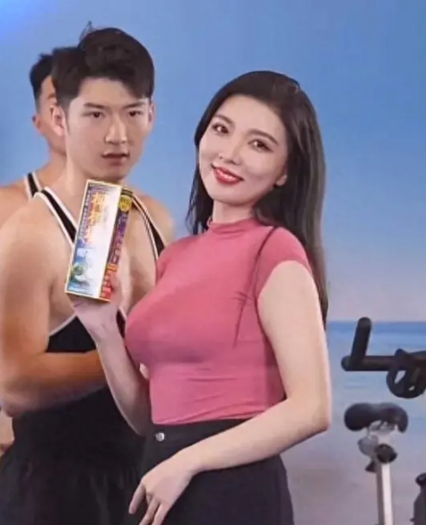 椰树牌椰汁这次被罚，不是因为模特的穿着问题了，而是因为宣传口号有擦边，

比如用