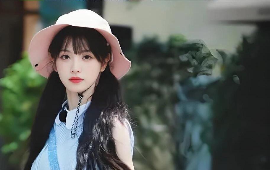田曦薇综艺素颜出镜：像极了女大学生