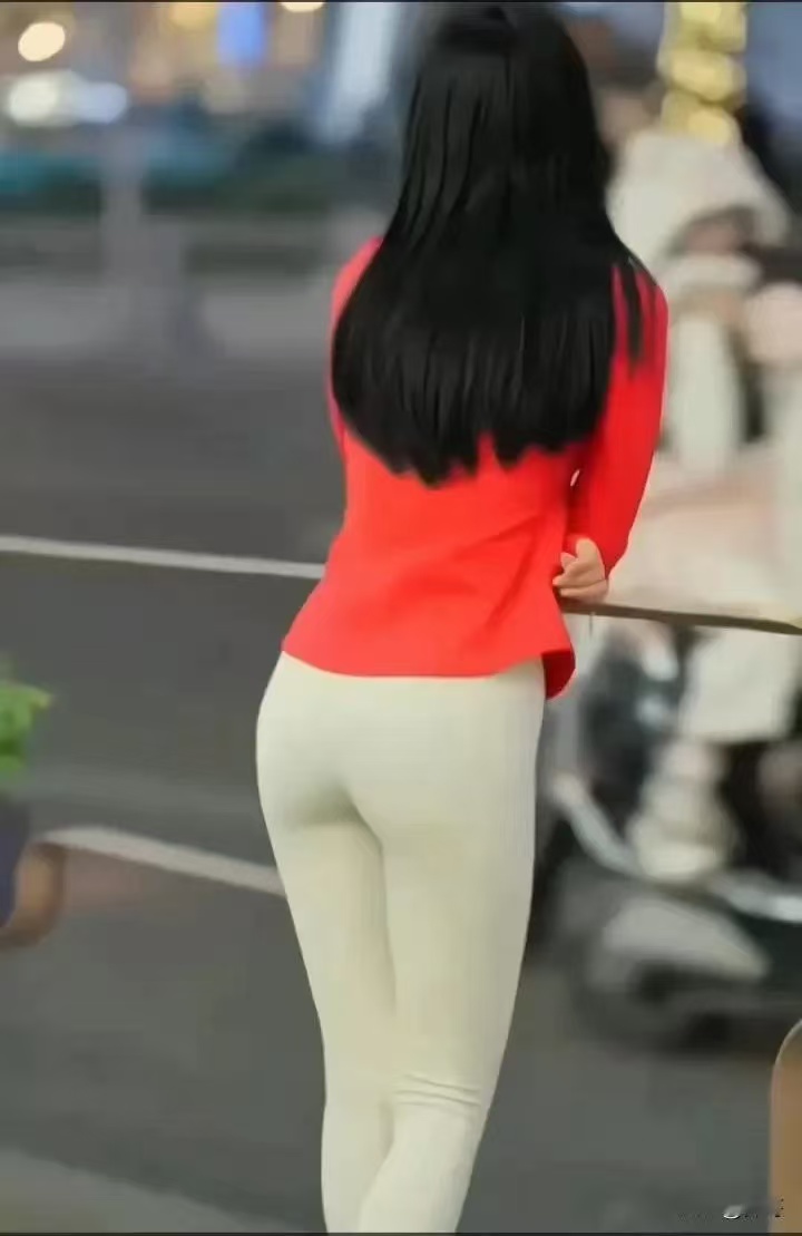 今天陪嫂子出门买东西无意间拍到的哈哈哈