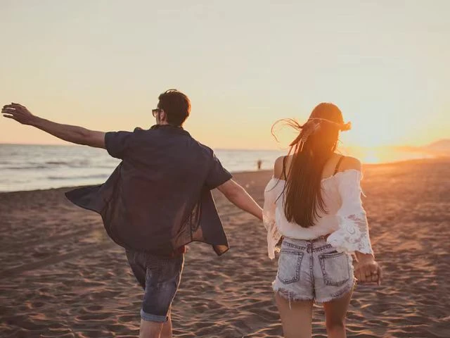 北京，男子带情人旅游时突发疾病，情人冒充妻子身份，在手术单上签字，没想到，男子竟
