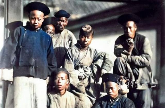 光绪年间，津门有个混混儿，这人发起狠，无人不汗颜