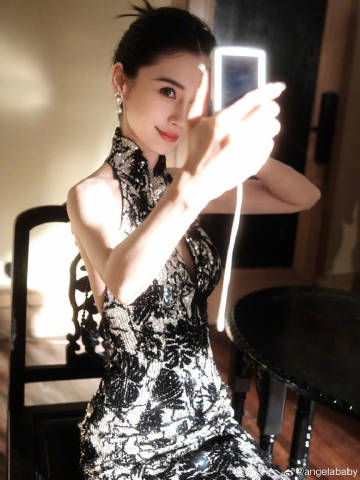 #Angelababy嘟嘴比耶照#  Angelababy嘟嘴比耶照🈶 bab