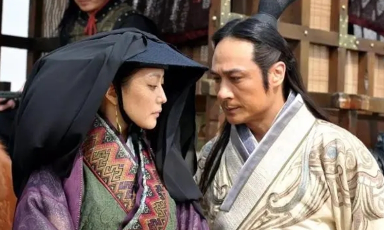 公元前636年，周襄王废掉了王后翟叔隗。翟叔隗的父亲大怒，联合周襄王的弟弟姬带一