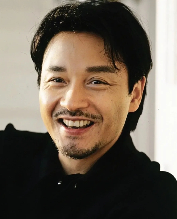 揭秘张国荣：逆境歌神，传奇如何不朽？