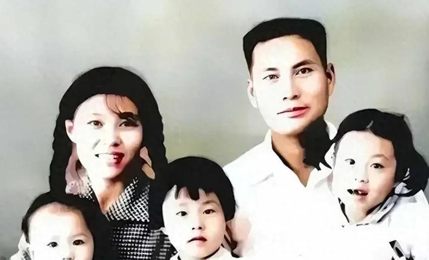 张万年将军和妻子以及三个孩子的全家福。老将军在抗日战争，解放前和解放后参加了无数