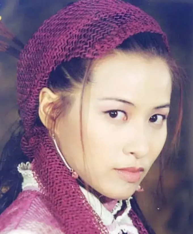 鹿鼎记最悲惨的女人方怡

方怡的三观在全书被摧毁了三次

第一次闯入皇宫，不得已