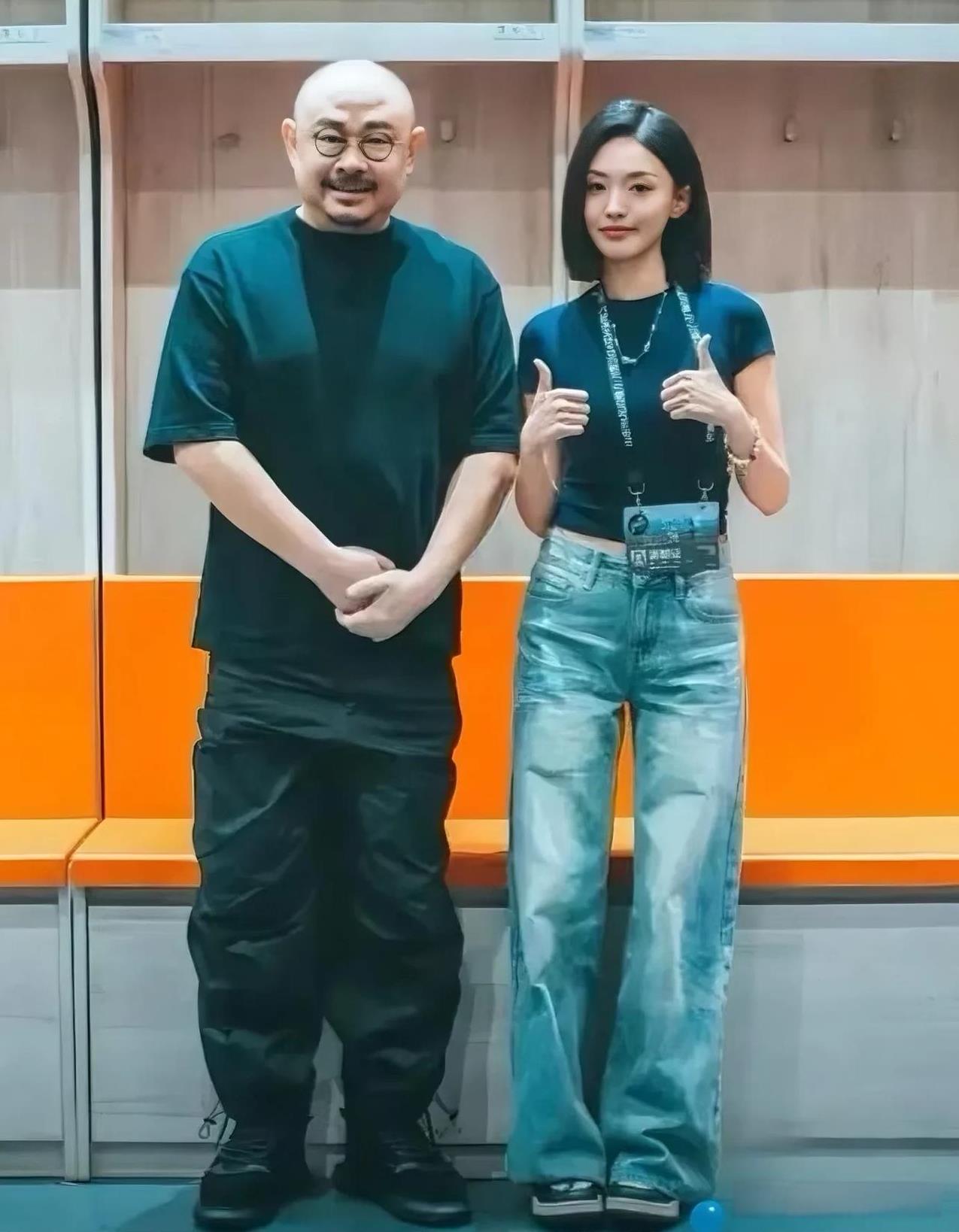 刀郎济南演唱会开场和爱徒徐子尧清唱《沂蒙山小调》！二人热泪盈眶！
刀郎力捧徐子尧