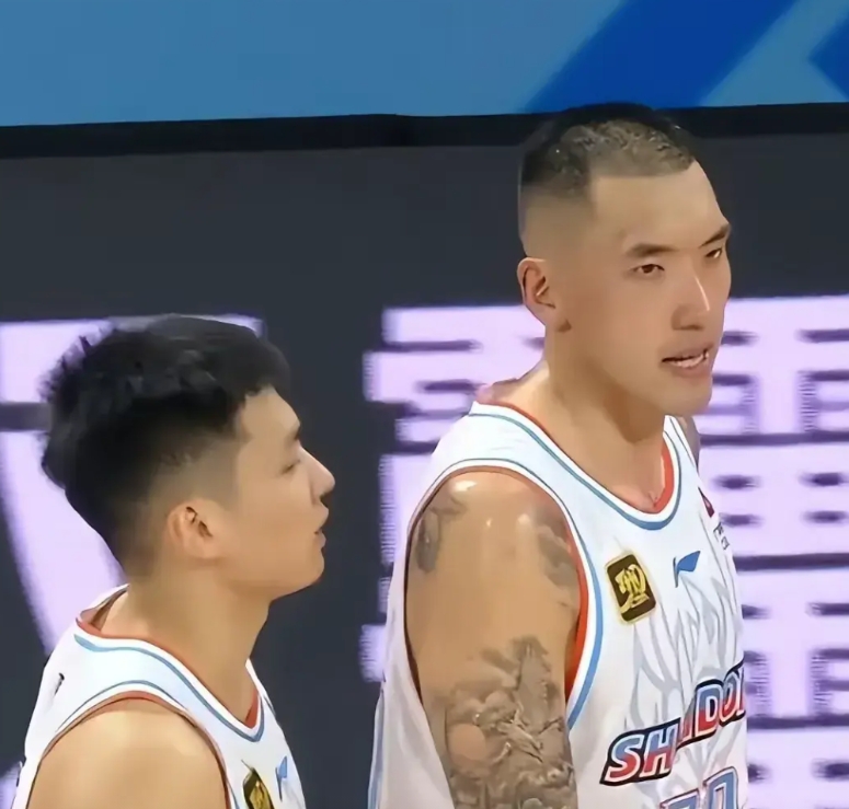 山东男篮主力中锋陶汉林怎么了？
自从邱彪任教练以来,联赛打了已经11轮了，球队成