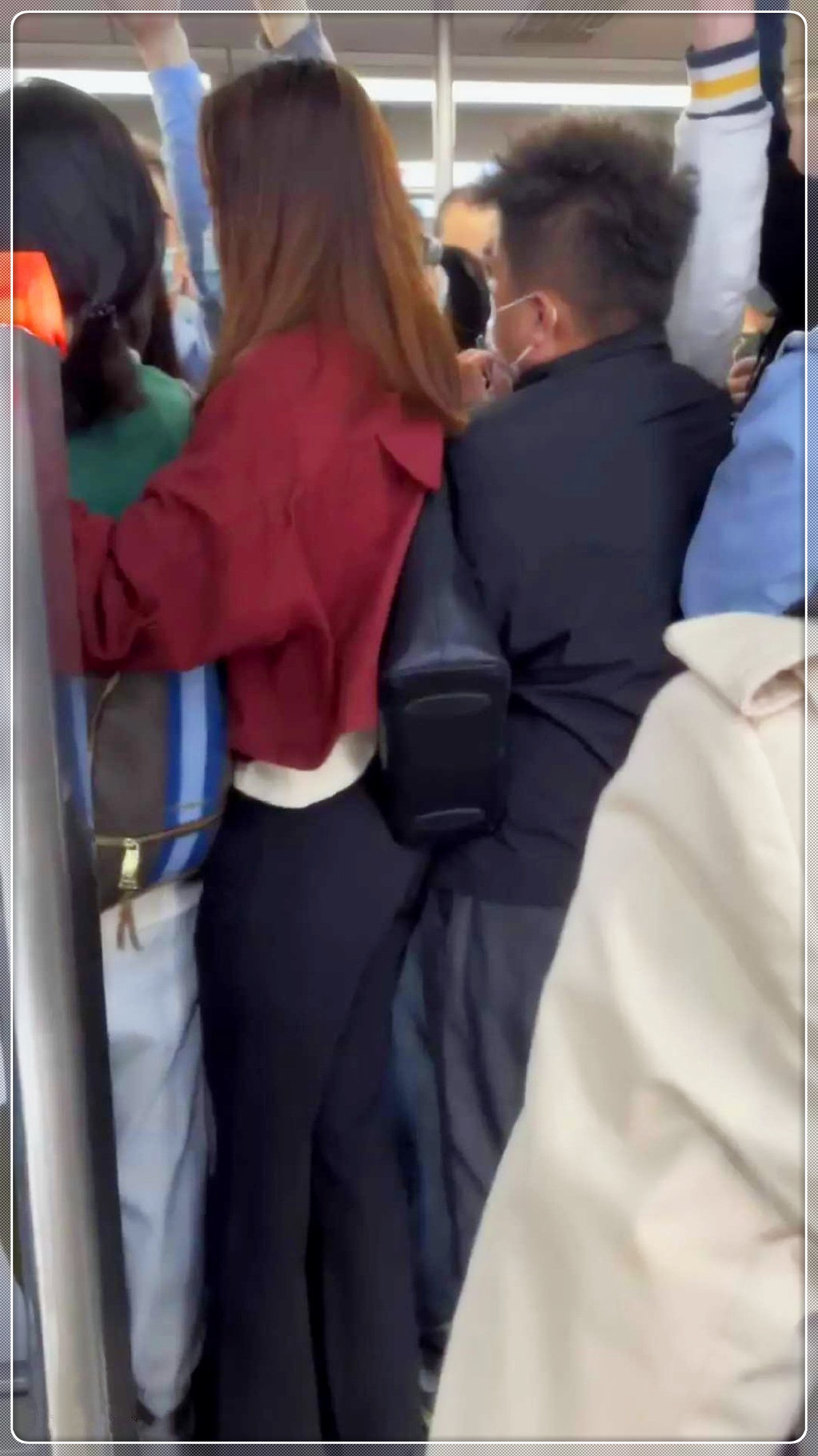 真的是，好不容易遇上，楞是没挤上去啊...