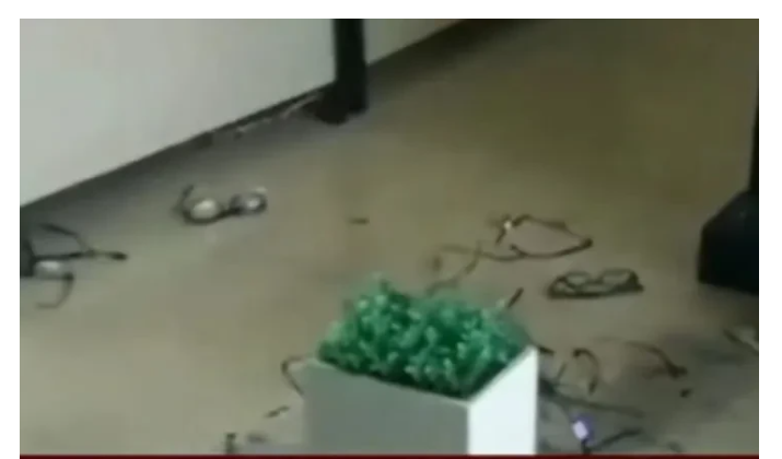 湖南长沙，一男子经营着一家眼镜店，由于房东不断涨房租，导致他生意做不下去。改租到