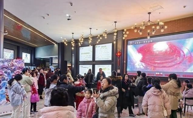 春节档电影票房火爆，票价战背后的秘密今年的春节档电影市场真是热闹非凡，票房和人次