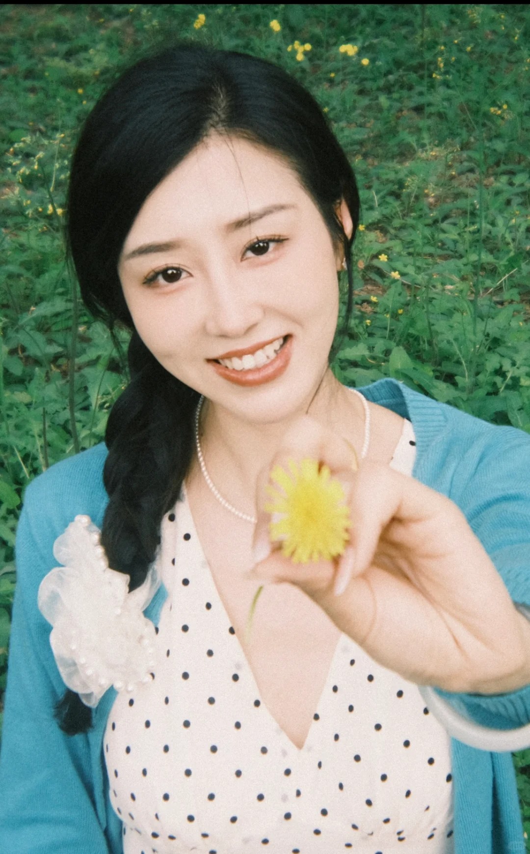 若是月亮还没来
路灯也可照窗台～