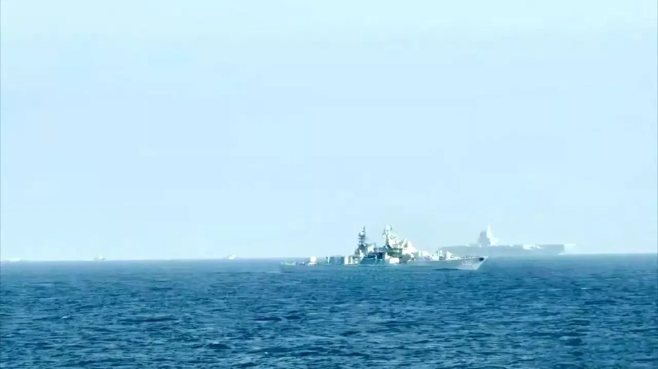 用现代级伴航福建舰真不是矫情！东海舰队没有055大驱，只能用现代级驱逐舰或052