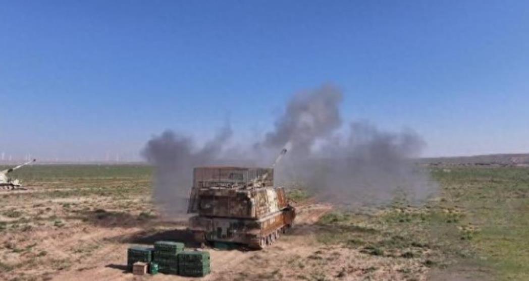 俄乌冲突的经验正向解放军陆军渗透，中国主战坦克也装上了顶棚
在央视的相关报道之中