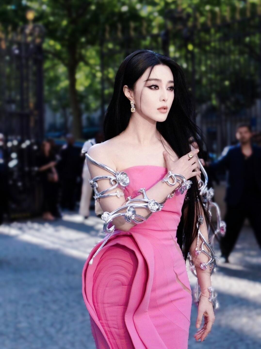 果然红毯还得是她