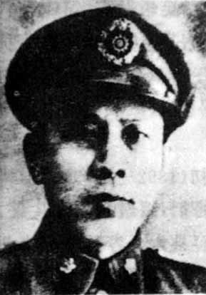 1957年，黄百韬的遗孀柳碧云，跪在蒋介石面前，拿着一枚青天白日勋章，哭求道：总
