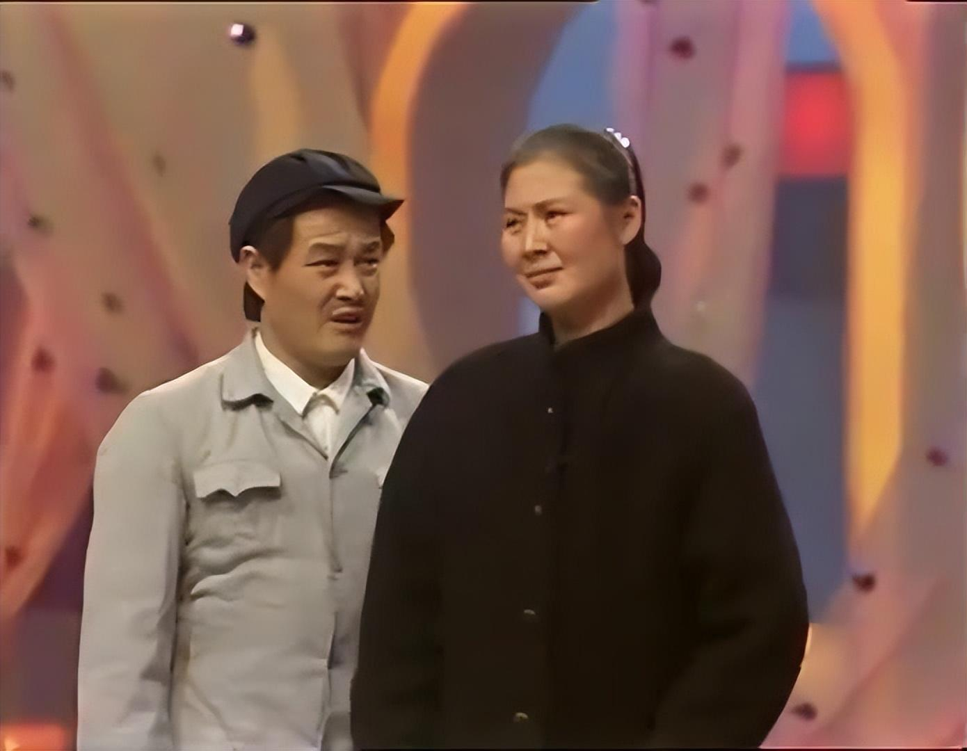 1990年春晚小品《相亲》大火，赵本山和黄晓娟二人也成了人们心中的最佳拍档。哪知