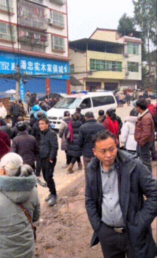 这教训付出代价太大了，南充蓬安县兴旺镇街上，今天发生一起酒驾引起的交通事故，导致