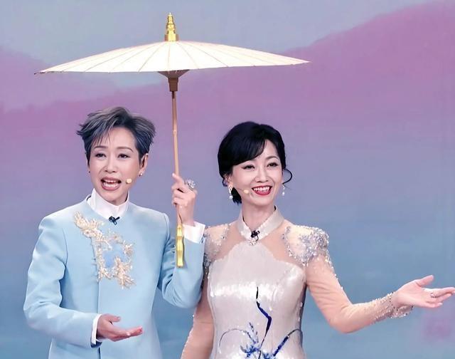 “不老女神”赵雅芝春晚再现风采，演技与美貌依旧！但她的婚姻经营秘诀才是真正让人惊