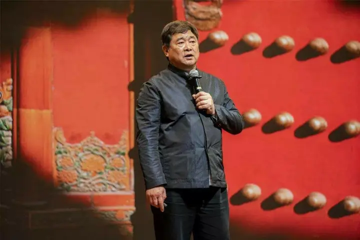 “故宫缺钱，不是一时缺钱，而是永远都缺钱！”主持人询问故宫院长“故宫每年门票收益