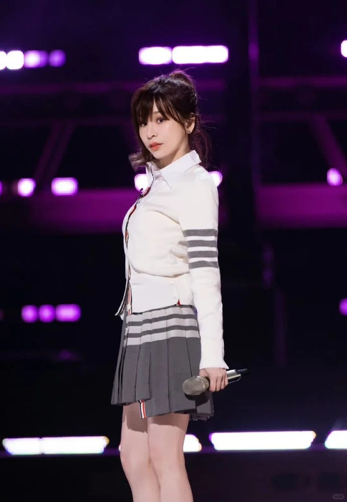 王心凌最6的是在低谷期把自己歌曲版权买回
王心凌最6的操作是
在自己低谷期花不多