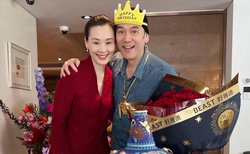 当年，林依轮和黄琏离婚后，转身娶了模特西华，婚后，他把600w存款都交给妻子打理