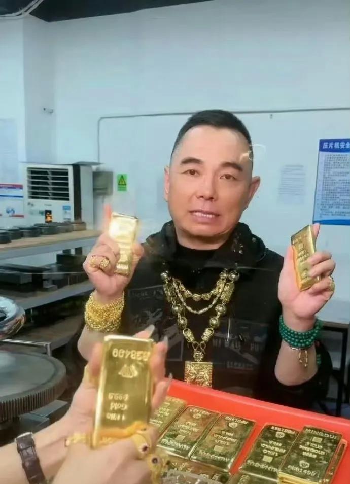 李湘前夫李厚霖和她的生活简直天差地别，毫不夸张的说李湘现在过着锦衣玉食般的生活，