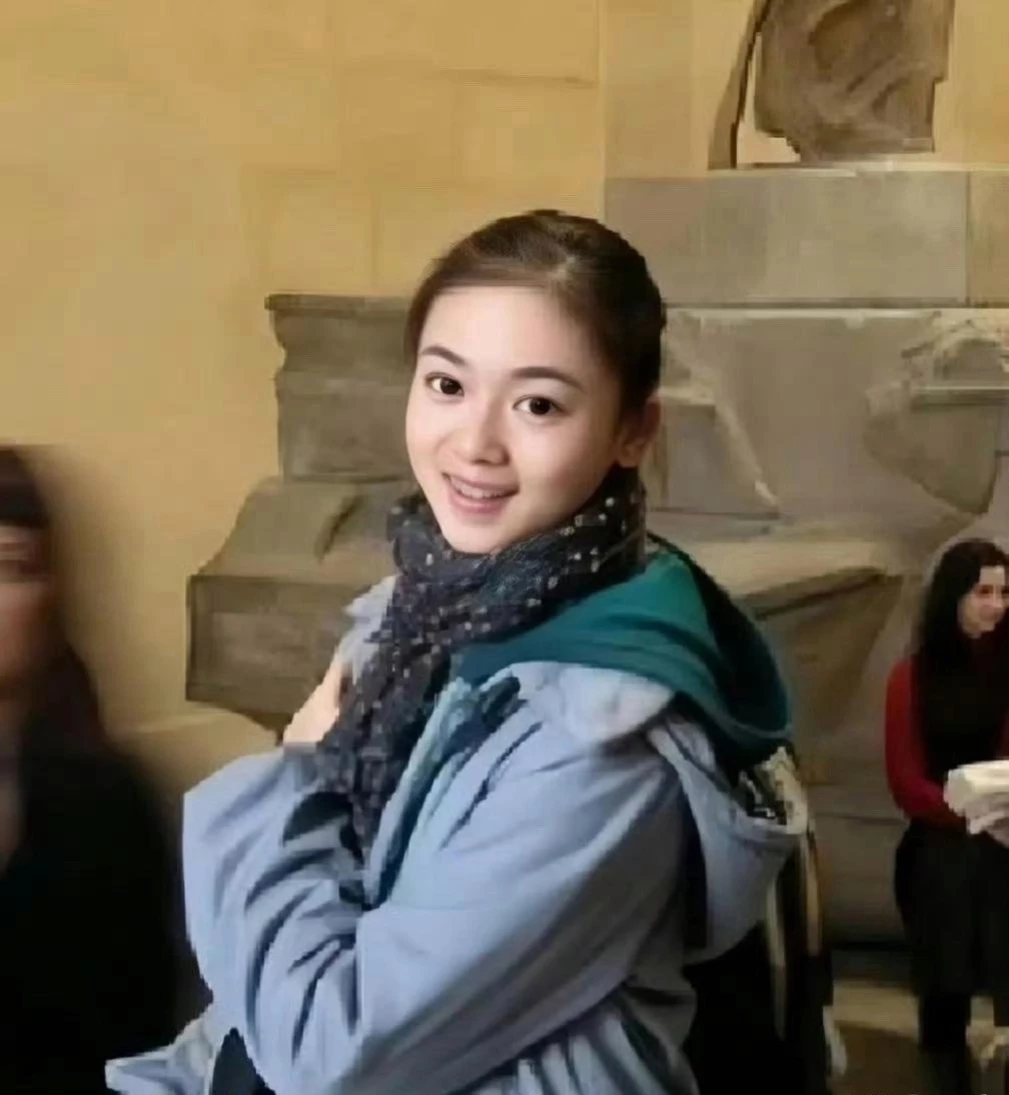 这是吴谨言艺考时候的照片，她长得真好看！