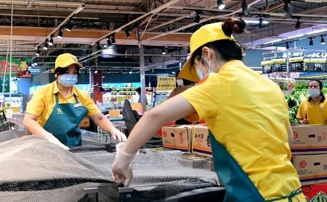 为什么超市工资那么低还能招到人？

因为它简直是佛系工作的代表啊！不限学历，不挑