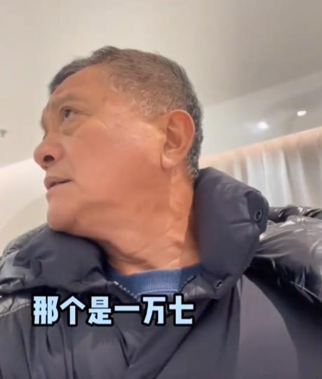 我只是穷，但不傻！2023年12月一大爷到商场试了一款加拿大大鹅很不错，结果一问