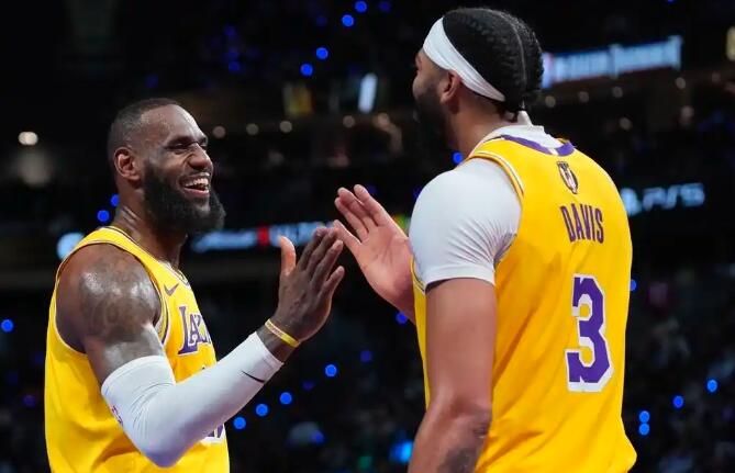 据ESPN，詹姆斯和戴维斯担忧湖人能否用两个首轮签大幅升级阵容，距交易截止日仅剩