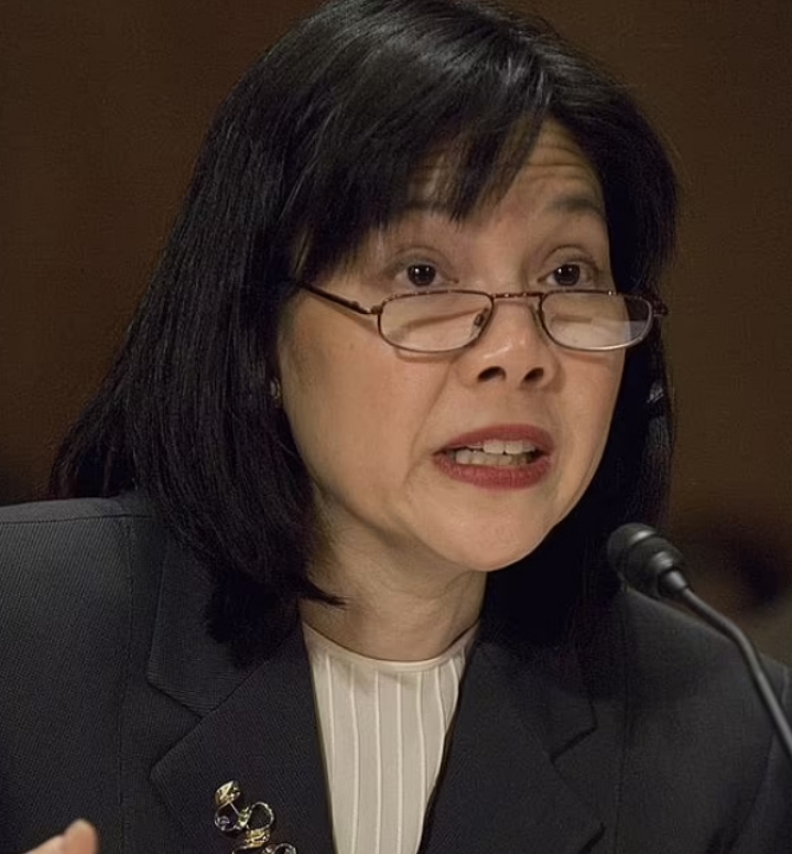 美籍华裔女督察长拒绝辞职，川普派特工将她强行带走：绝不会惯着！

最近在华盛顿圈