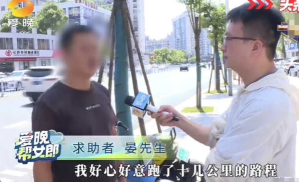 湖南长沙，一男子捡到了一部手机，由于手机电量比较低，加上男子有急事，于是就把手机
