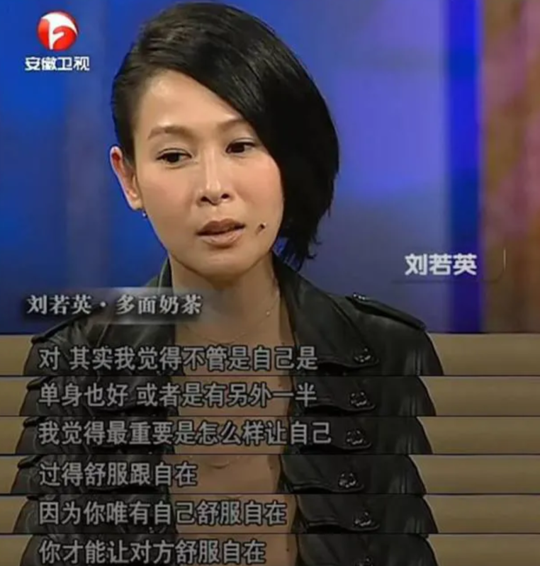 2011年，刘若英在41岁时嫁给了身价过亿、比她小10岁的钟小江。结婚当天，刘若