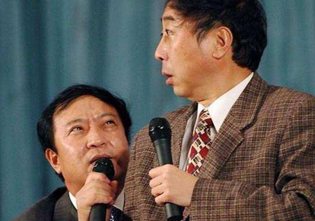 1990年，牛群和冯巩为春晚精心准备了相声《小偷公司》。这个节目由梁左编写，经过