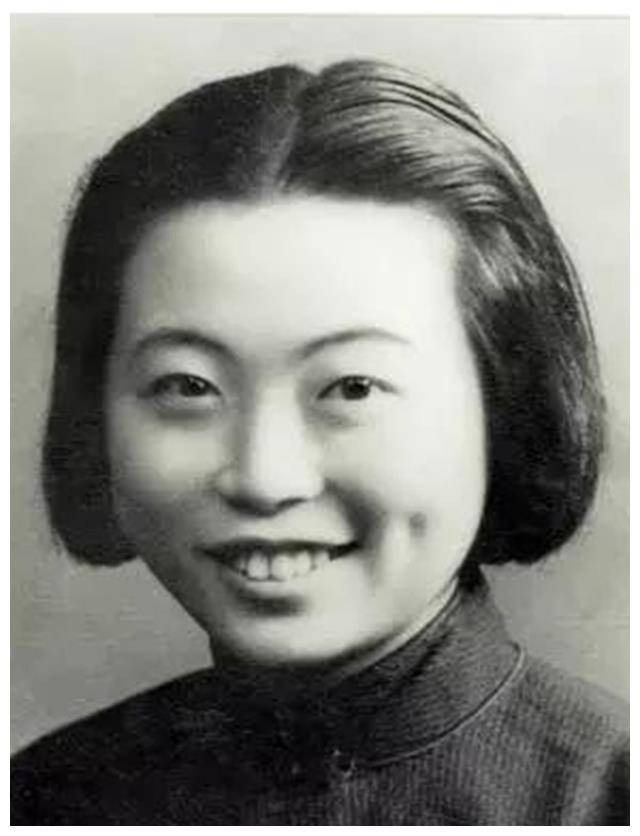 她是周总理安插在蒋介石身边的美女特务，潜伏14年，被誉为“按住老蒋脉搏的女人”，