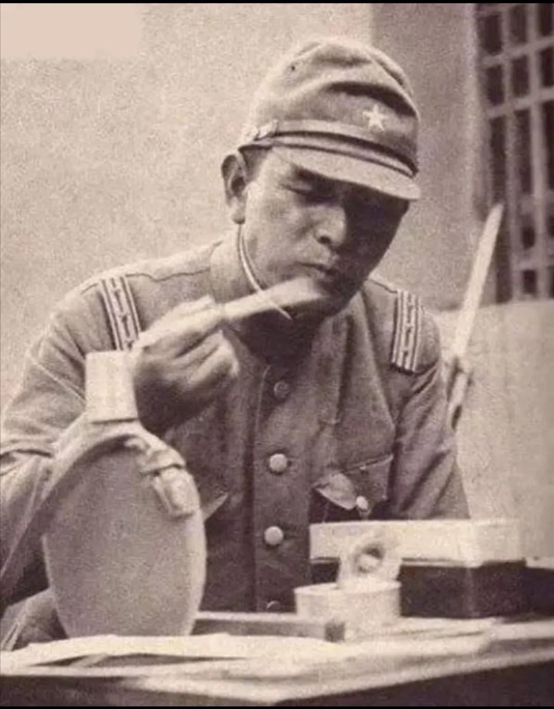 1944年，“大汉奸”郭绍绪邀请日军高官在家中吃饭。喝的正酣时，伙计喊了一声：“