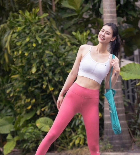 最近，泳坛第一美女刘湘霸气回怼擦边质疑，真的太飒了！

刘湘在泳池里成绩超棒，颜