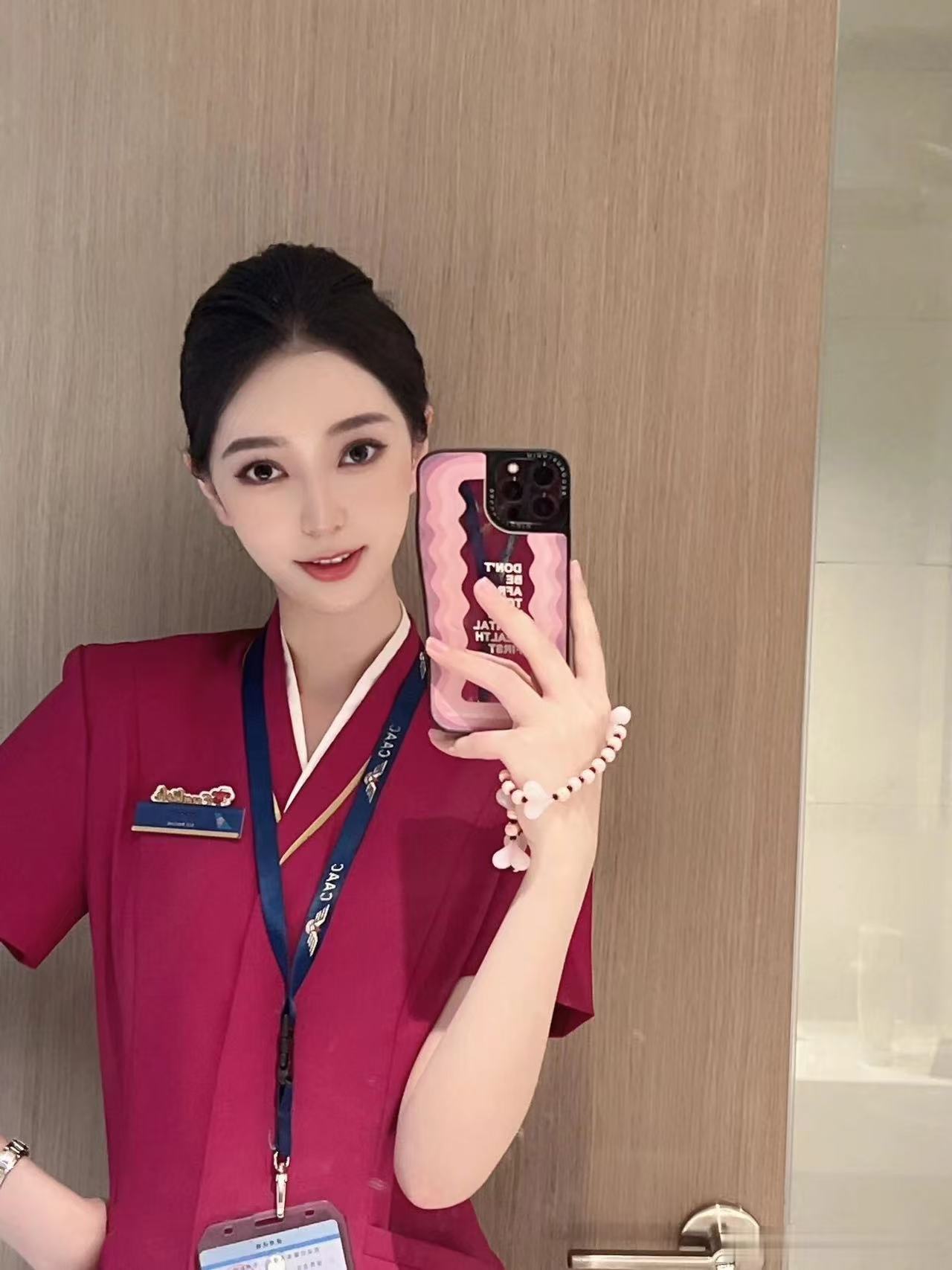 有一天，小蚂蚁迷路找不到蚁窝，四处打听：“哥们儿！你… 你都如何回蚁窝（回忆我）