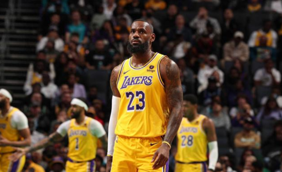 北京时间1月3日，NBA常规赛继续进行，由洛杉矶湖人队主场对阵波特兰开拓者队。湖
