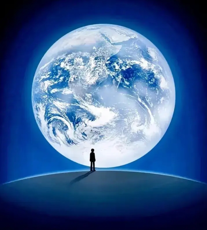 学校为什么不用微信，而用QQ？其实原因很简单：

1. 学校偏爱QQ，不为别的，