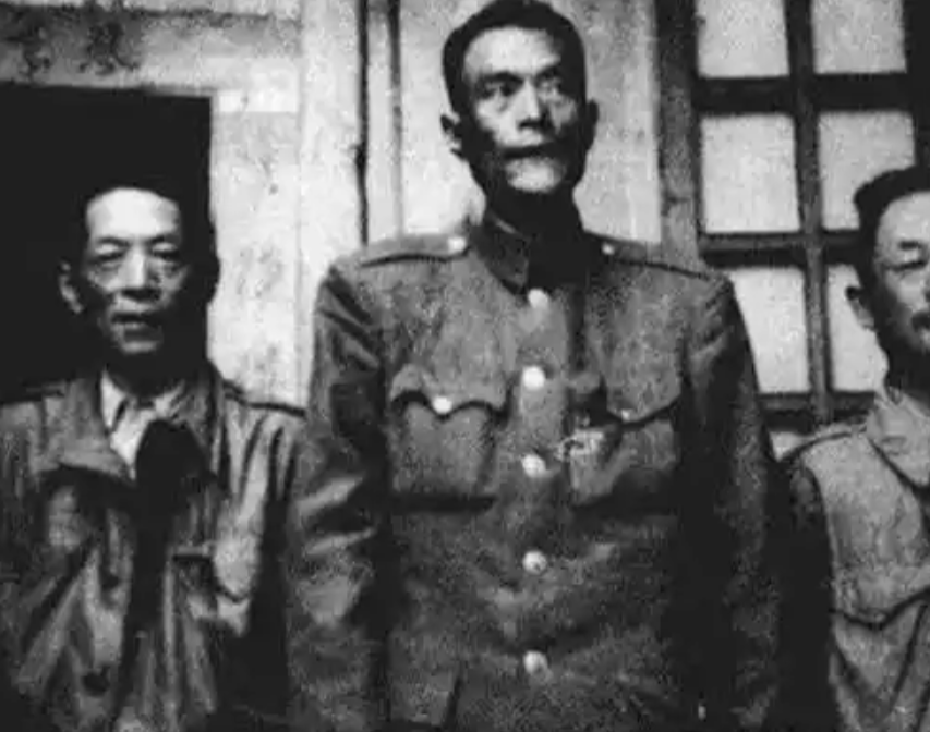 1950年1月22日，国军师长孙进贤为了逃命，把元江大桥炸毁。随后逃来的国民党陆