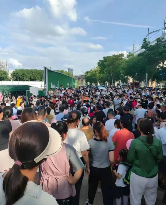 警钟长鸣！向所有学校发出强烈呼吁：无论学生何时到校，请务必开启校门，让孩子们能够
