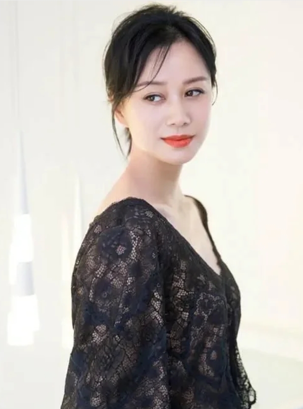 曾为前夫卖房，如今倪虹洁活出了自己