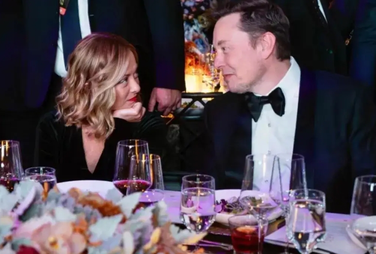 不会装逼的47岁意大利女总理梅洛尼，与53岁的世界首富马斯克闹起了世界绯闻。谁能