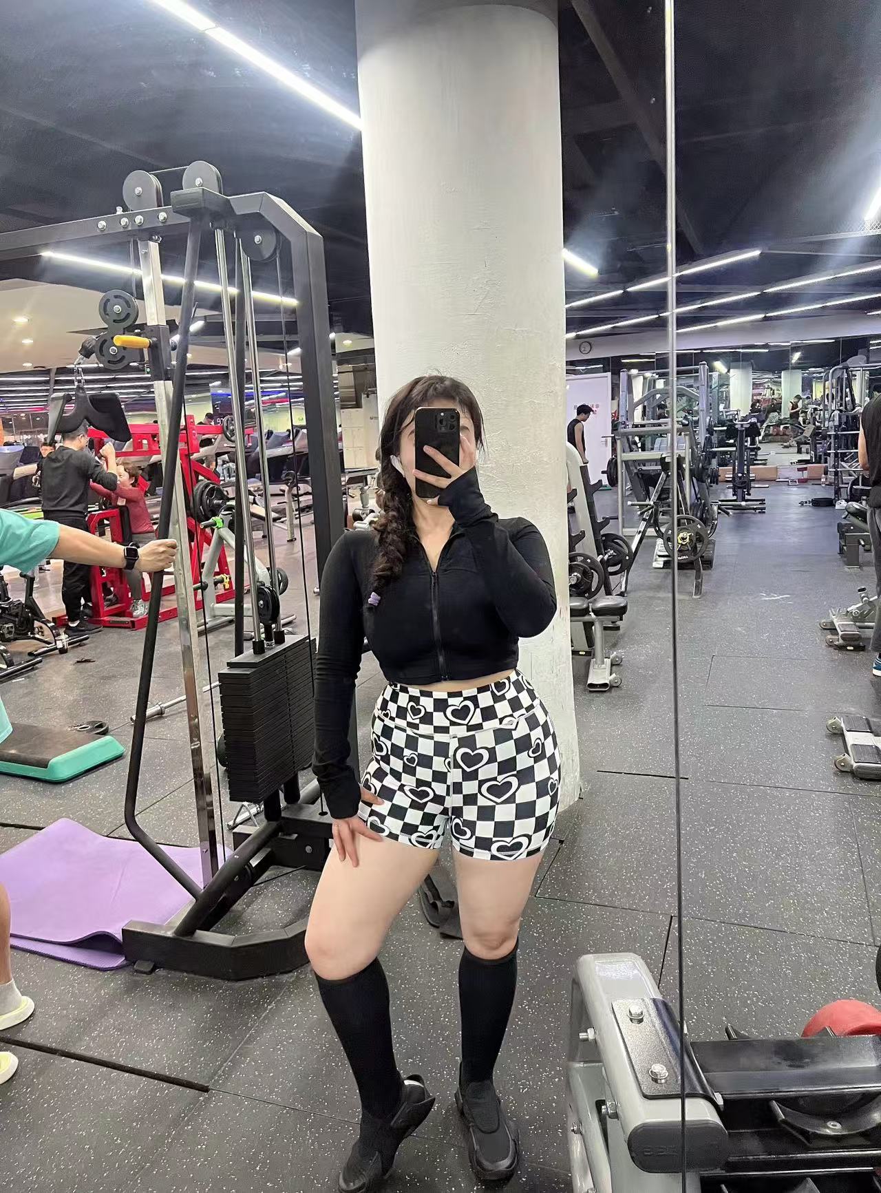 如果和自己小两岁的后妈独处你会做什么哈哈哈哈