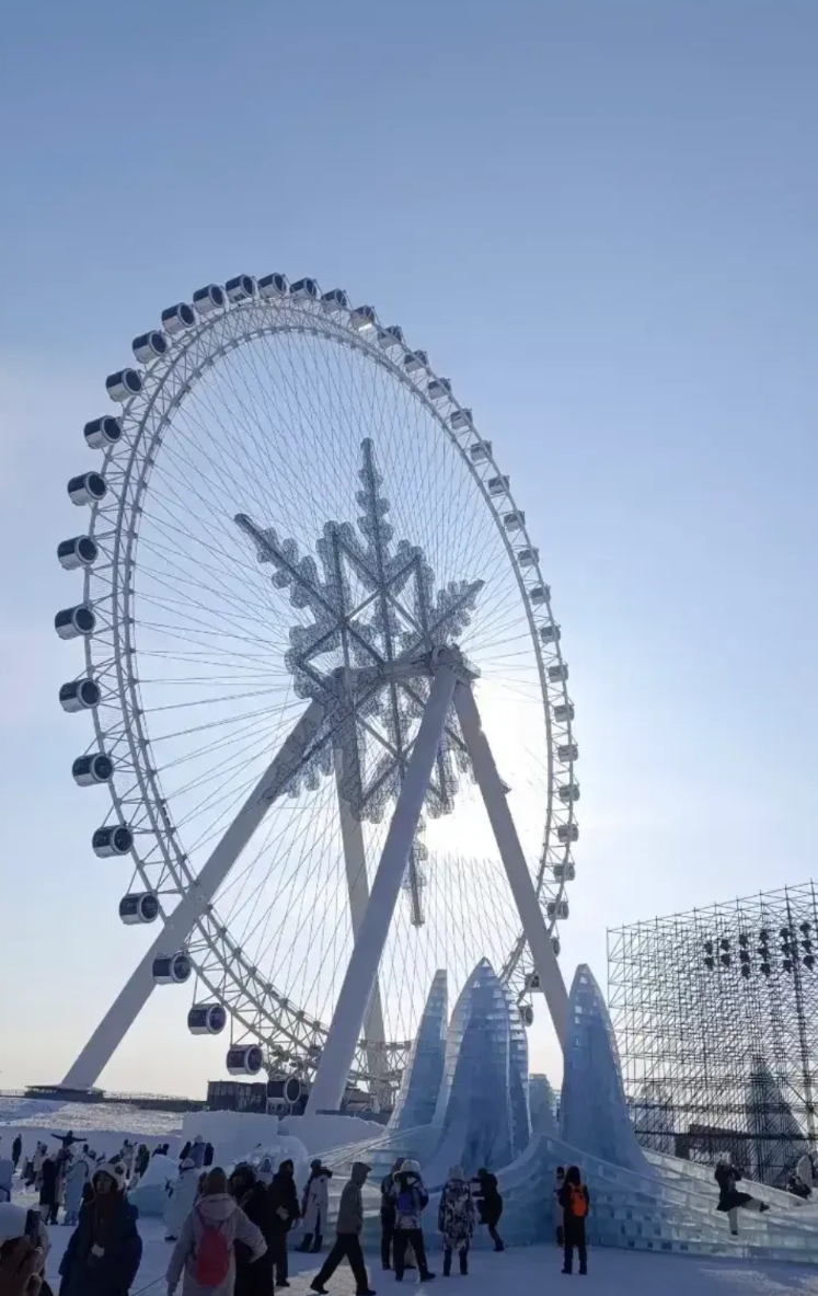 坦白局！我是东北人，我不喷游客，但对于冰雪大世界 我有三点不得不吐槽：

1.园