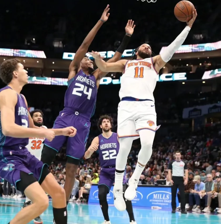 太厉害了吧！尼克斯99-98战胜黄蜂队，看看数据和正负值谁才是赢球的关键功臣！