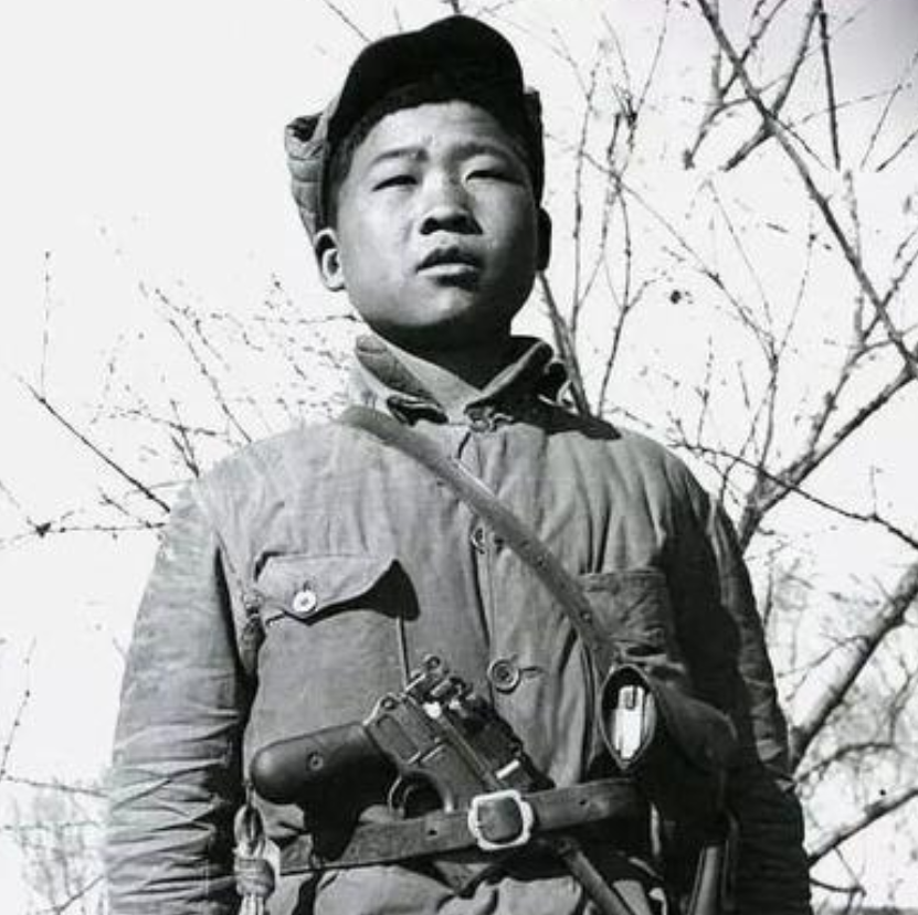 1942年，年仅16岁的八路军小战士宋双来，在执行送信任务时遭遇了日伪军的骑兵队